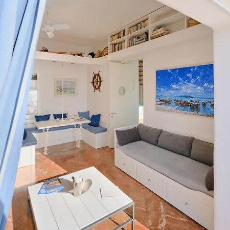 La Corsia - Exclusive By The Sea